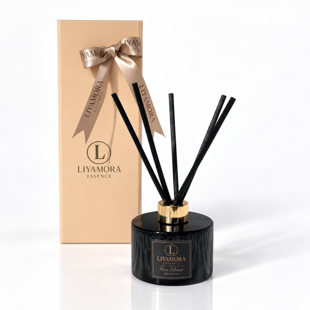 Bâtonnets parfumés 200 ml au parfum Noir Silence de Liyamora Essence, avec son coffret cadeau