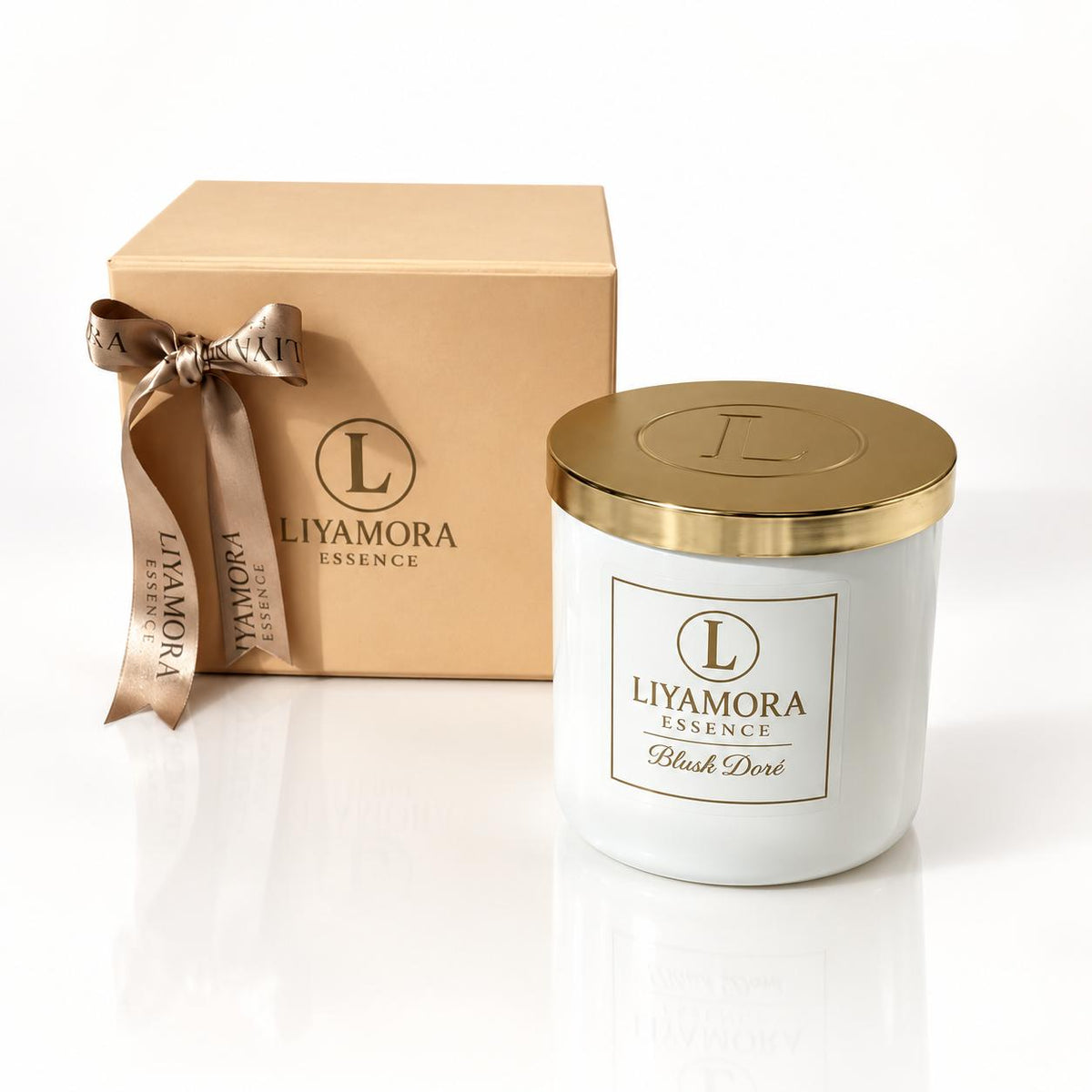 Scented candle 360 g in the Blush Doré scent by Liyamora Essence, with its gift box